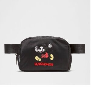 Disney x lululemon
*Everywhere Belt Bag 1L...
